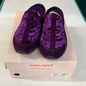 Easy Spirit white traveltime sneakers in a Dark Purple 500. Size 9M . New
